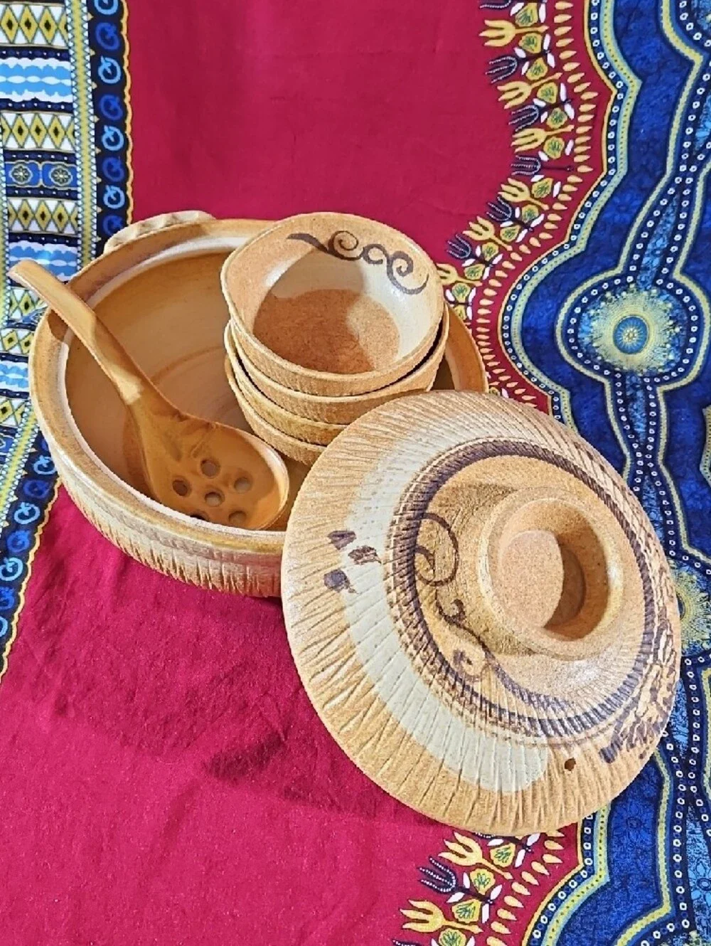 Donabe Earthenware Soup Tureen/Casserole Serving Dish, 4 Bowls & Serrated Ladle